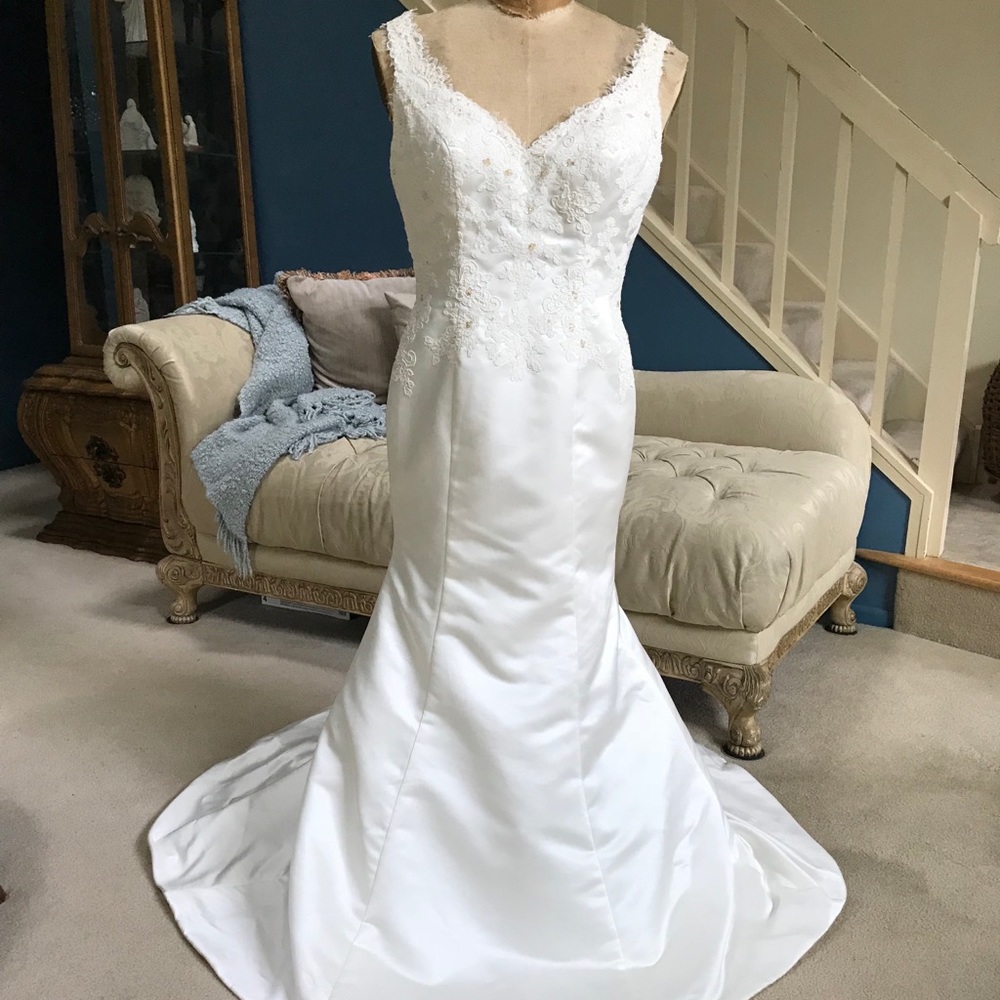 David’s Bridal Ivory Gown Size 12